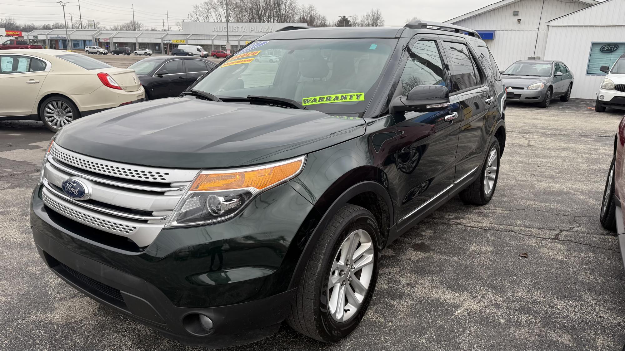 photo of 2013 Ford Explorer XLT 4WD / OUTSIDE FINANCE / WARRANTY, GAP, ROADSIDE ASSISTANCE AVAILABLE