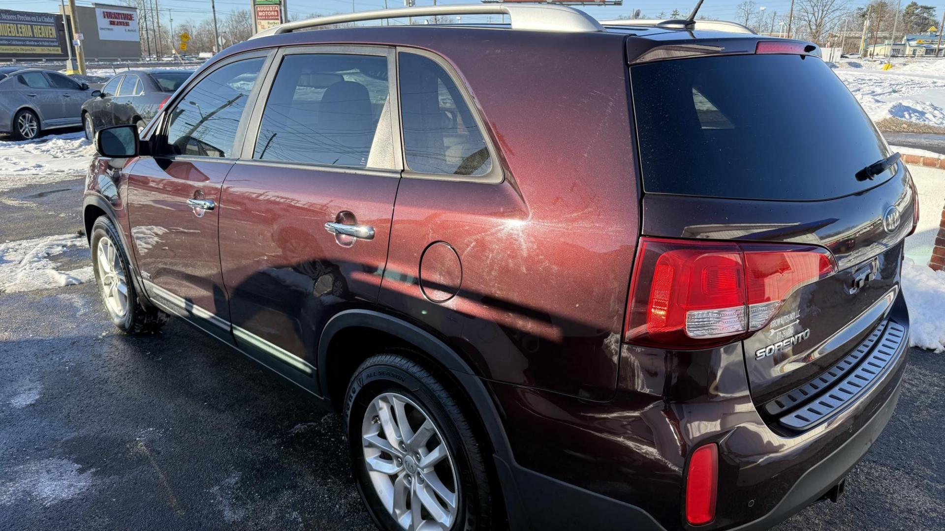 2015 Kia Sorento LX V6 AWD (5XYKTDA72FG) with an 3.3L V6 DOHC 24V engine, 6-Speed Automatic transmission, located at 2710A Westlane Rd., Indianapolis, IN, 46268, (317) 291-2000, 39.885670, -86.208160 - Photo#3