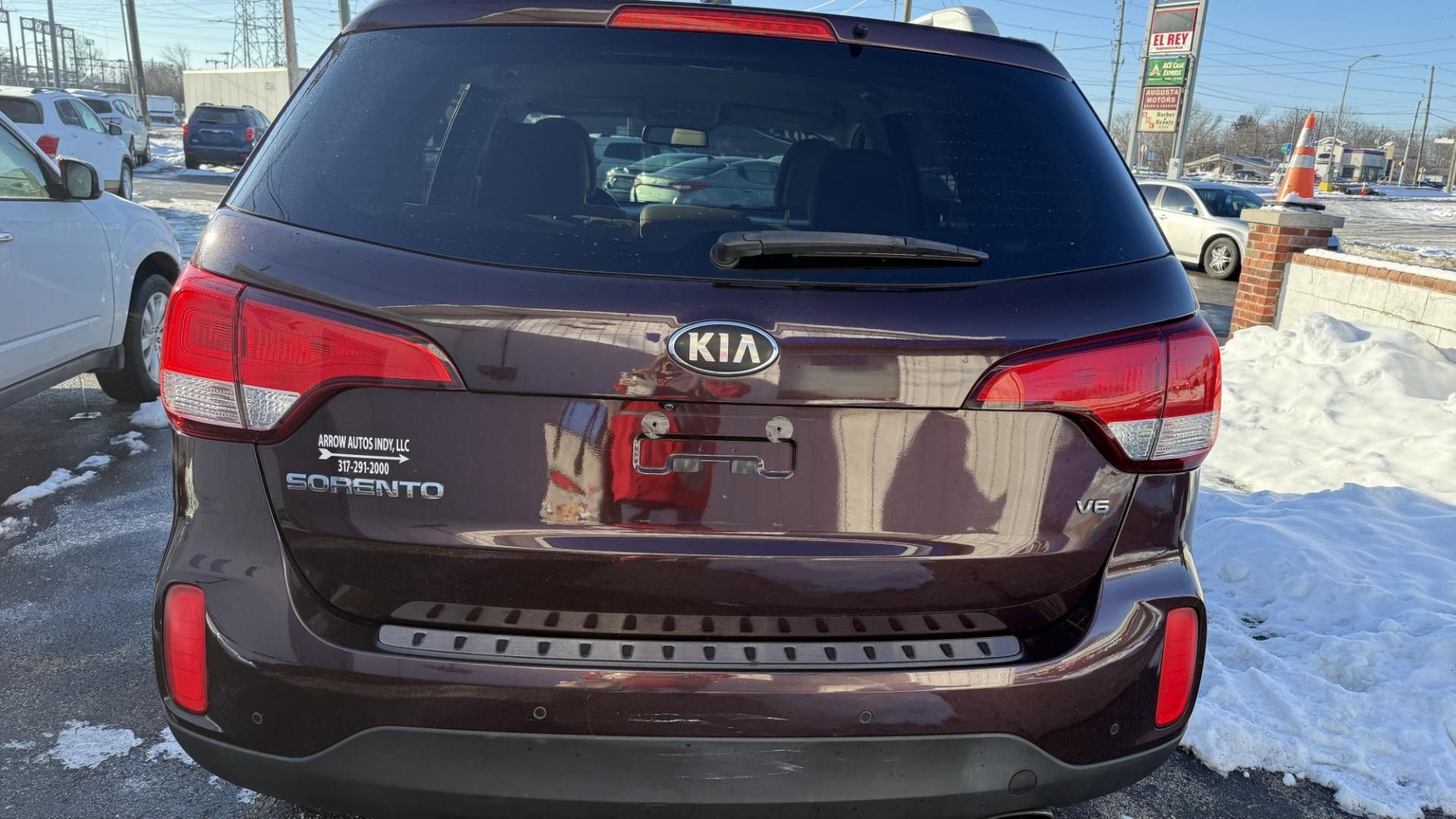 2015 Kia Sorento LX V6 AWD (5XYKTDA72FG) with an 3.3L V6 DOHC 24V engine, 6-Speed Automatic transmission, located at 2710A Westlane Rd., Indianapolis, IN, 46268, (317) 291-2000, 39.885670, -86.208160 - Photo#5