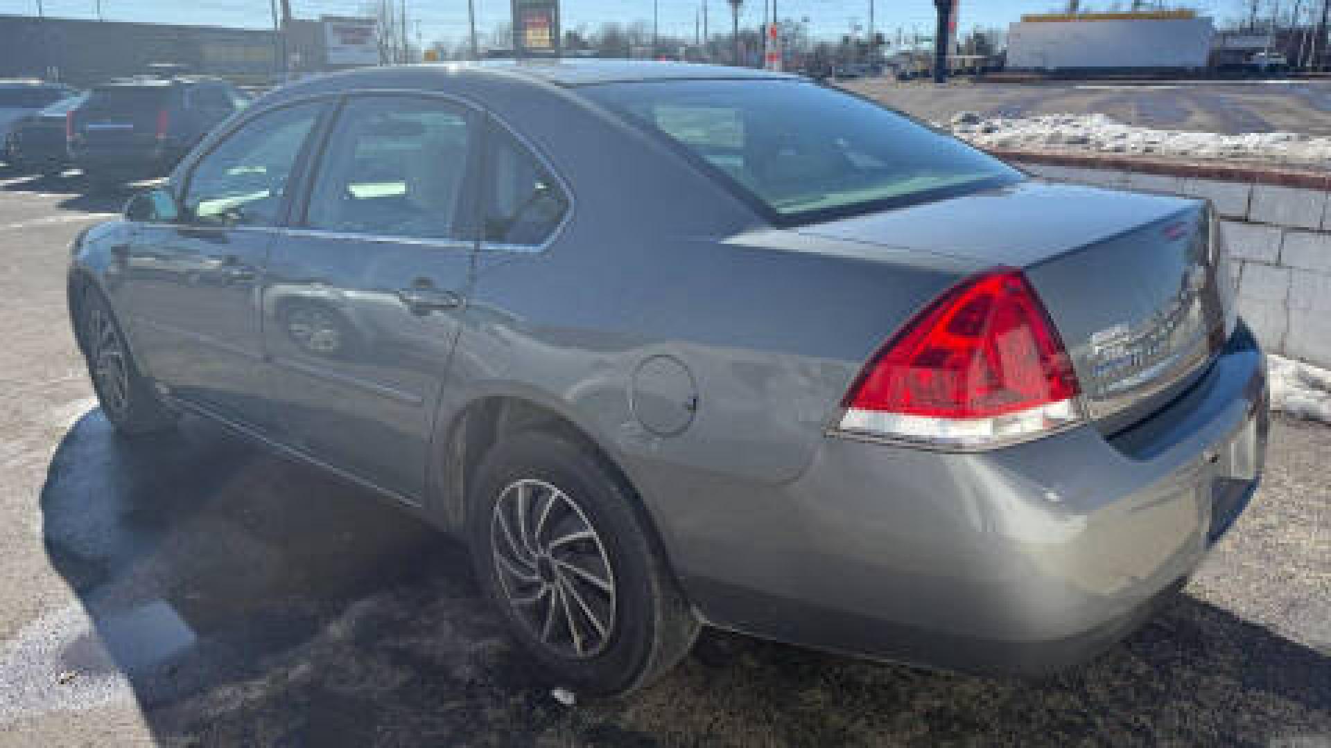 2007 Silver Chevrolet Impala LS (2G1WB58K979) with an 3.5L V6 OHV 16V FFV engine, 4-Speed Automatic Overdrive transmission, located at 2710A Westlane Rd., Indianapolis, IN, 46268, (317) 291-2000, 39.885670, -86.208160 - Photo#3