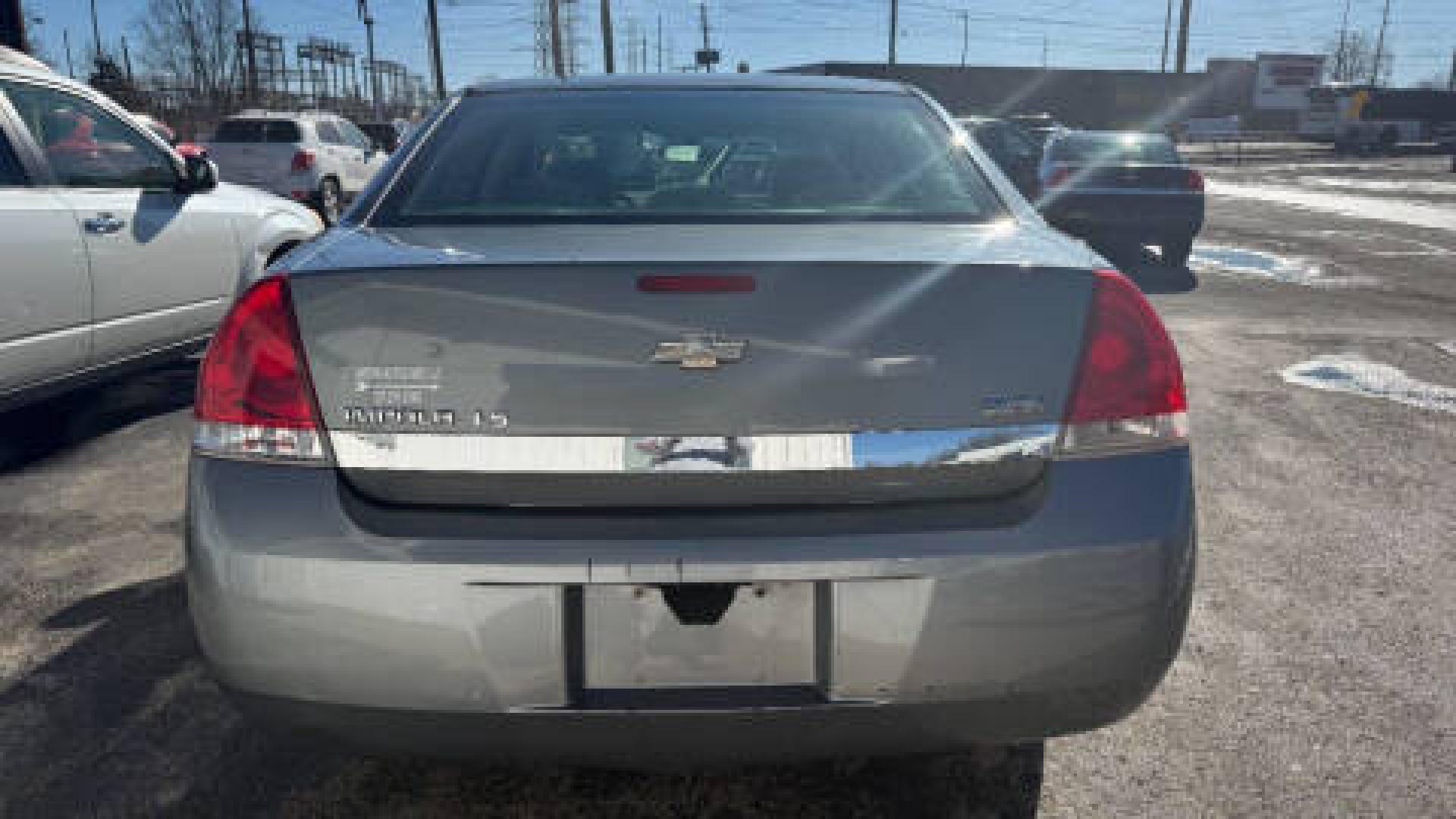 2007 Silver Chevrolet Impala LS (2G1WB58K979) with an 3.5L V6 OHV 16V FFV engine, 4-Speed Automatic Overdrive transmission, located at 2710A Westlane Rd., Indianapolis, IN, 46268, (317) 291-2000, 39.885670, -86.208160 - Photo#4