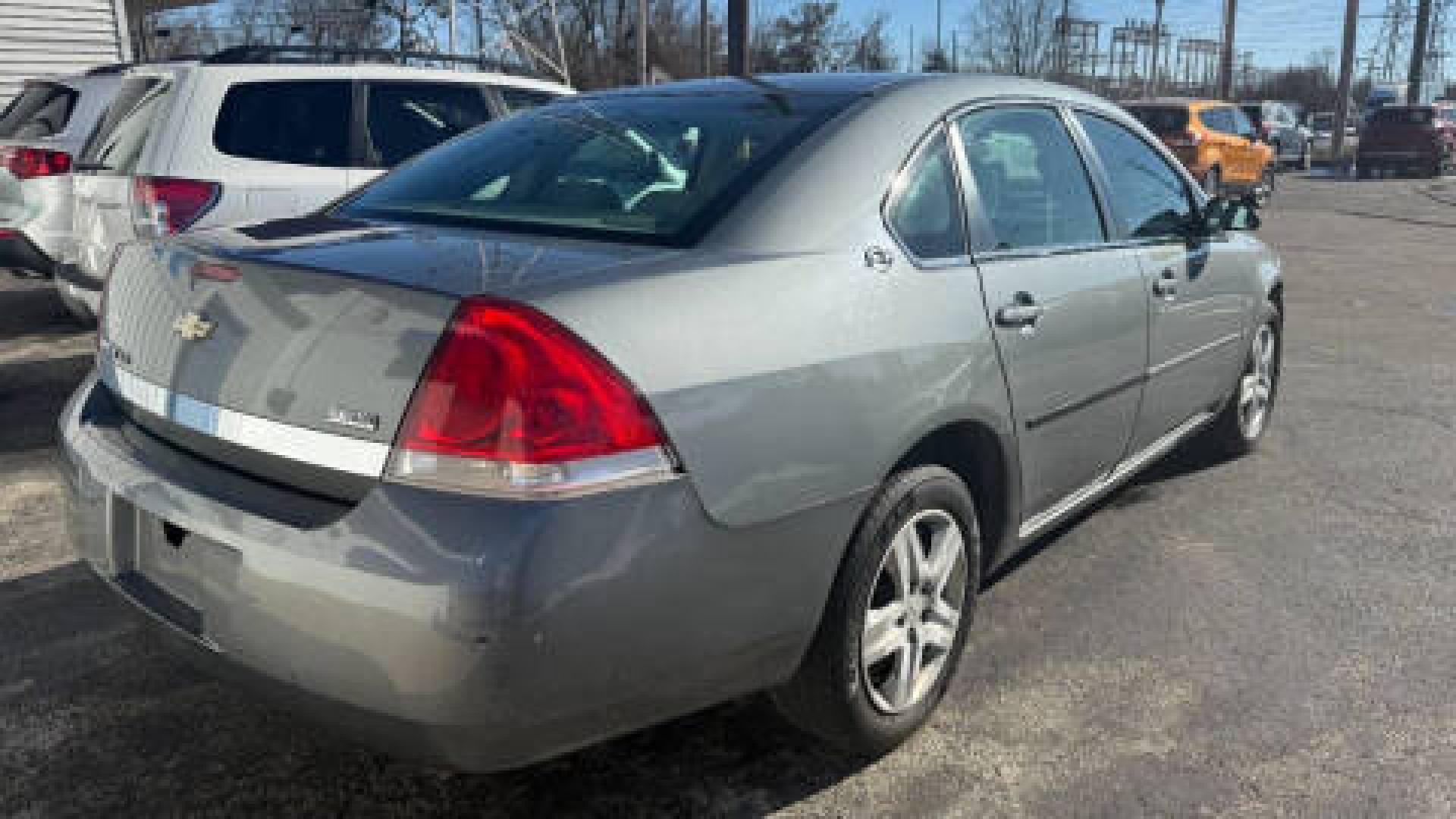 2007 Silver Chevrolet Impala LS (2G1WB58K979) with an 3.5L V6 OHV 16V FFV engine, 4-Speed Automatic Overdrive transmission, located at 2710A Westlane Rd., Indianapolis, IN, 46268, (317) 291-2000, 39.885670, -86.208160 - Photo#5