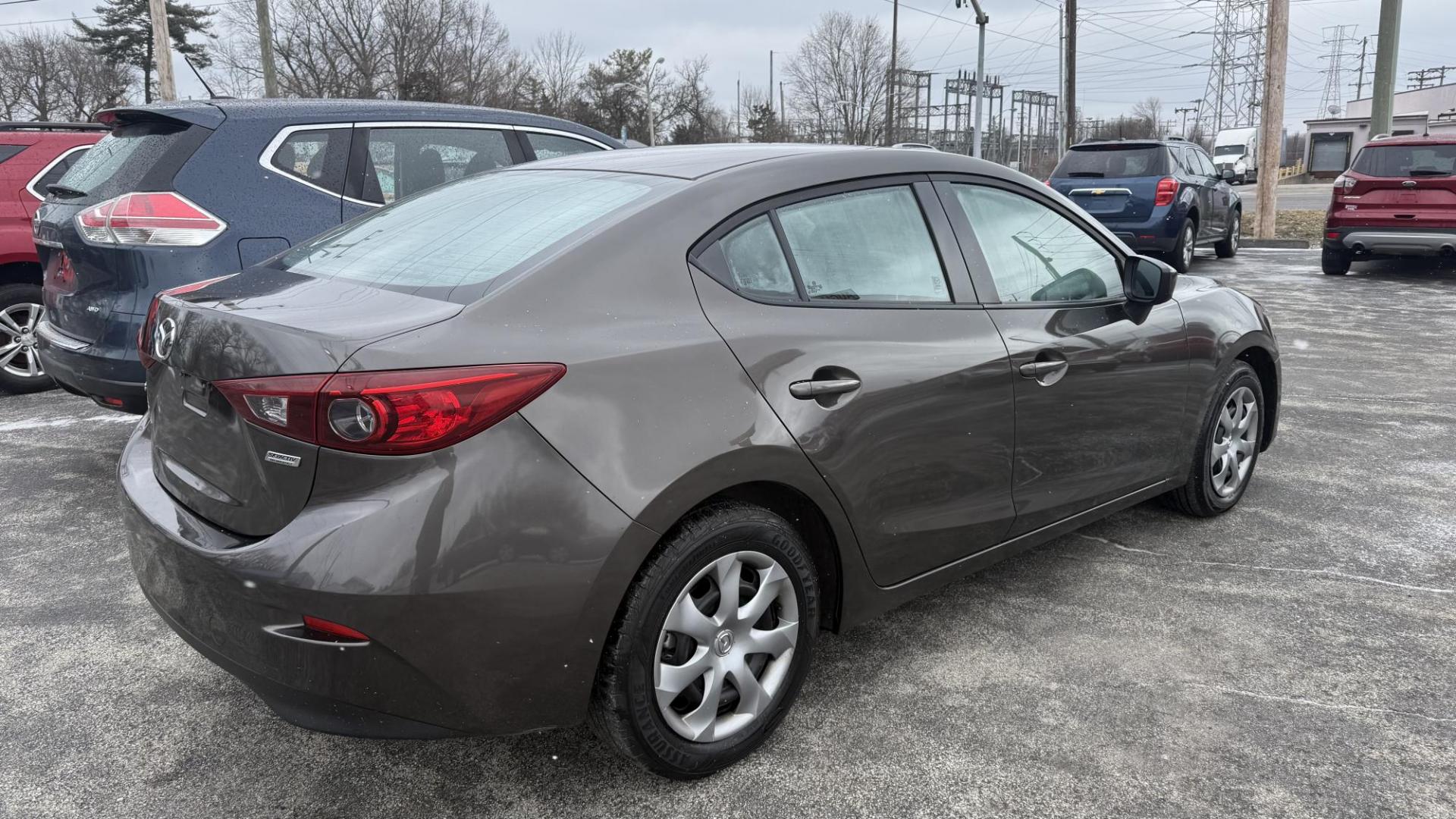 2015 DARK GRAY /GRAY Mazda MAZDA3 i Sport AT 4-Door (JM1BM1U77F1) with an 2.0L L4 DOHC 16V engine, 6-Speed Automatic transmission, located at 2710A Westlane Rd., Indianapolis, IN, 46268, (317) 291-2000, 39.885670, -86.208160 - Photo#3