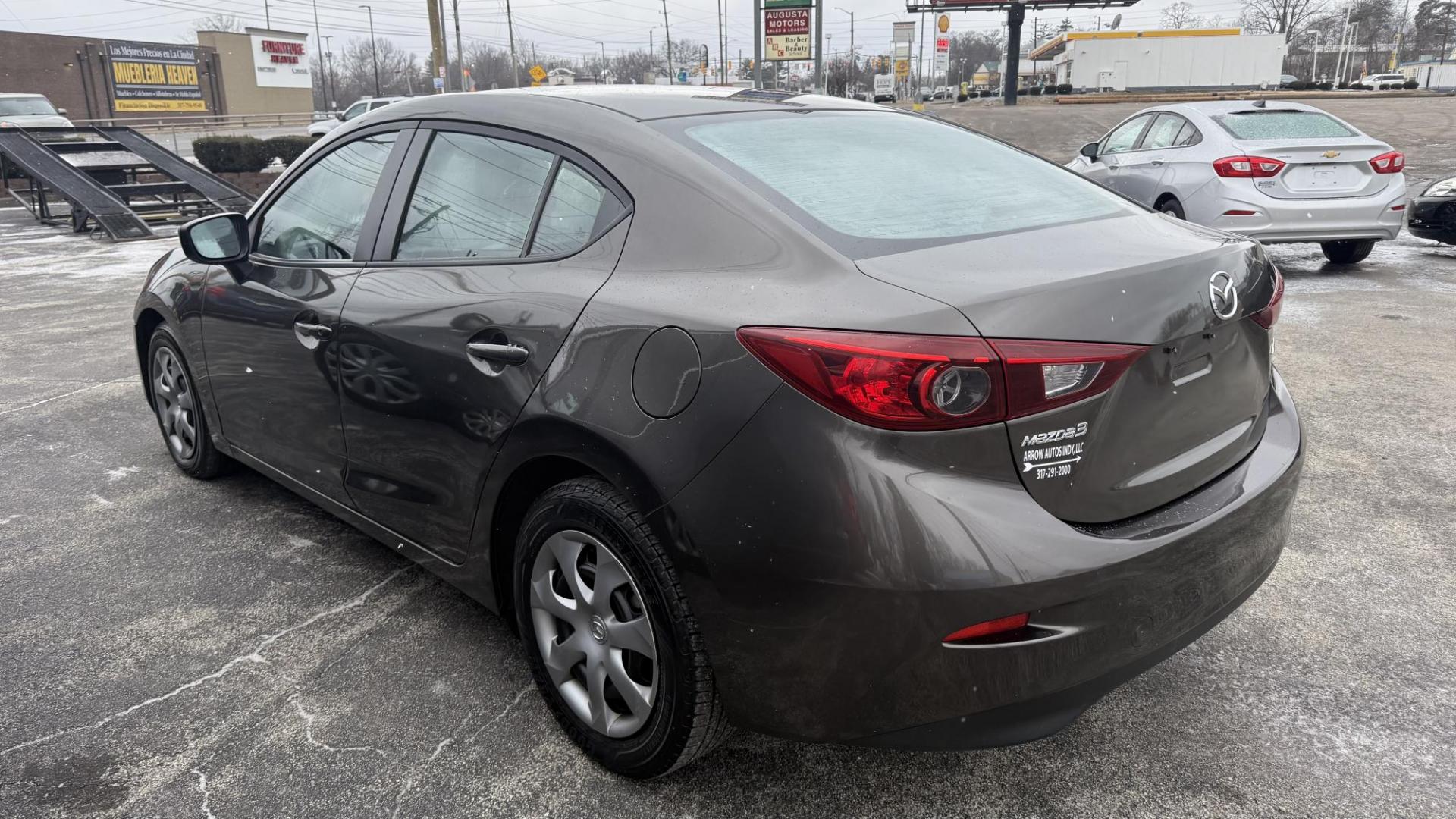 2015 DARK GRAY /GRAY Mazda MAZDA3 i Sport AT 4-Door (JM1BM1U77F1) with an 2.0L L4 DOHC 16V engine, 6-Speed Automatic transmission, located at 2710A Westlane Rd., Indianapolis, IN, 46268, (317) 291-2000, 39.885670, -86.208160 - Photo#4