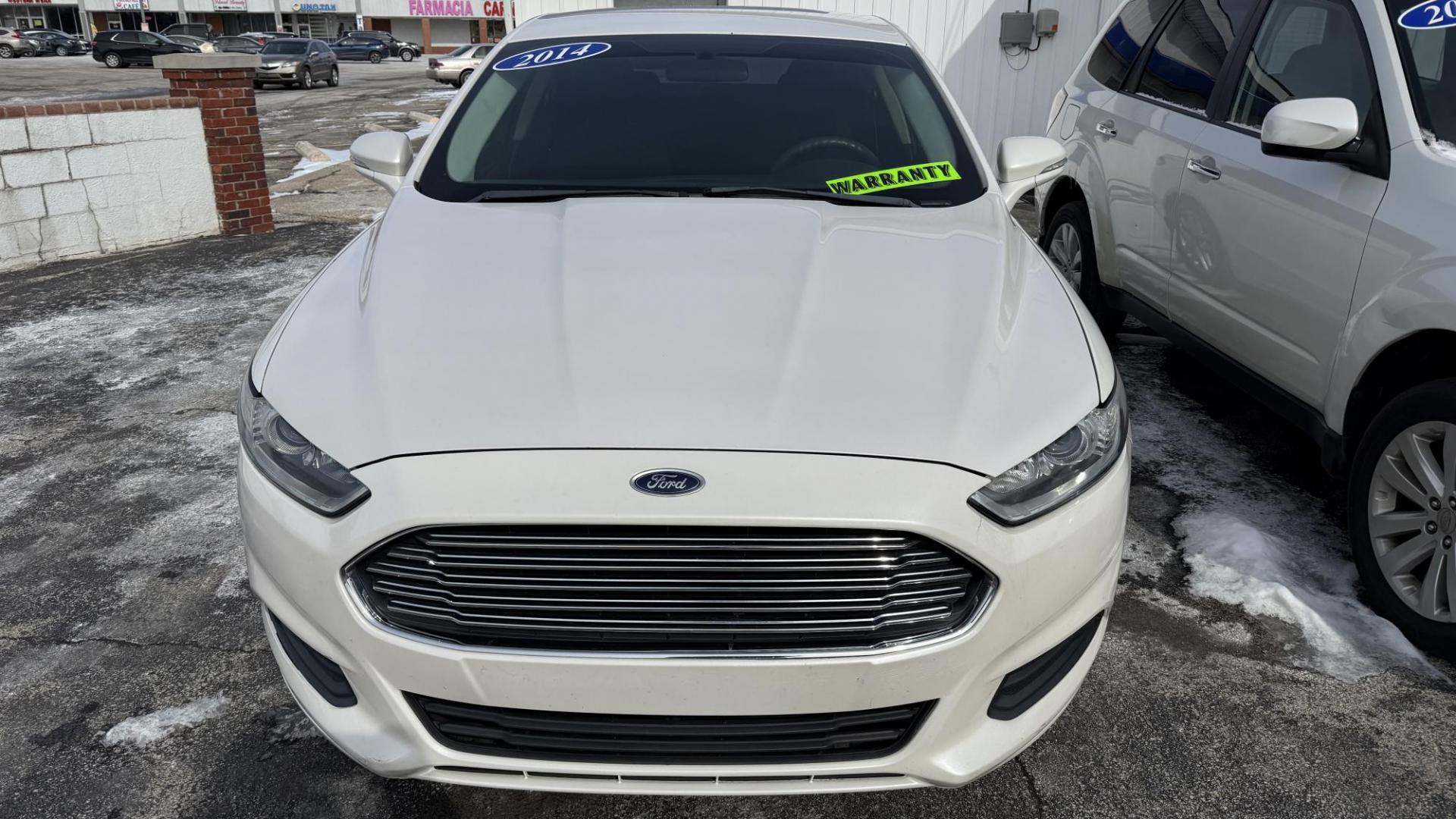 2014 WHITE /BLACK Ford Fusion SE (3FA6P0H75ER) with an 2.5L L4 DOHC 16V engine, 6-Speed Automatic transmission, located at 2710A Westlane Rd., Indianapolis, IN, 46268, (317) 291-2000, 39.885670, -86.208160 - Photo#2