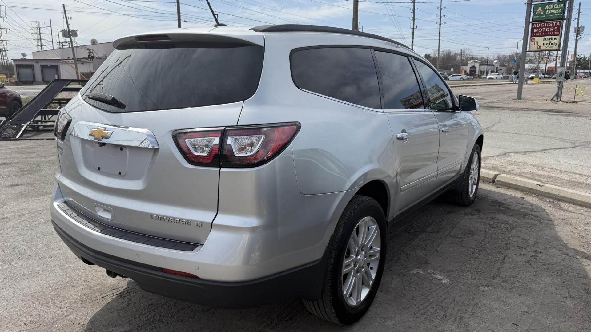 2013 Silver /GRAY Chevrolet Traverse 1LT FWD (1GNKRGKD1DJ) with an 3.6L V6 DOHC 24V engine, 6-Speed Automatic transmission, located at 2710A Westlane Rd., Indianapolis, IN, 46268, (317) 291-2000, 39.885670, -86.208160 - Photo#3